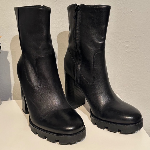 Zara Black Leather Heel Booties - Picture 1 of 3